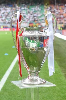 Fußball Champions League Finale Real Madrid - Atletico Madrid am 28.05.2016 im Giuseppe-Meazza-Stadion in Mailand Der Champions League Pokal xRx