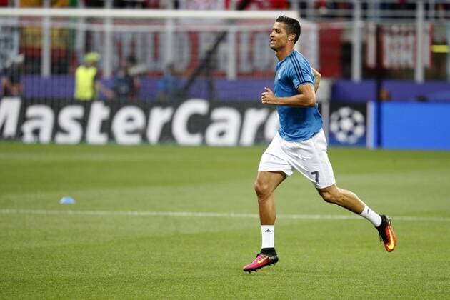 Real Madrid s Portuguese striker Cristiano Ronaldo warms up prior to the UEFA Champions League final match between Real Madrid and Atletico de Madrid at San Siro stadium in Milan, Italy, 28 May 2016. REAL MADRID VS ATLETICO DE MADRID !ACHTUNG: NUR REDAKTIONELLE NUTZUNG!  MIL005 20160528-636000638891176503