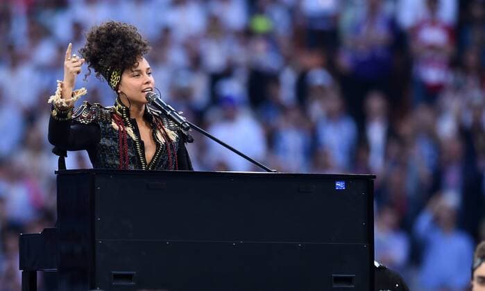 FUSSBALL CHAMPIONS LEAGUE FINALE SAISON 2015 2016 Real Madrid - Atletico Madrid 28.05.2016 Die US-amerikanische Soul- und R&B-Saengerin Alicia Keys performt auf der Eröffnungszeremonie 