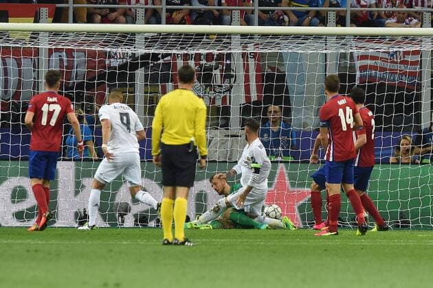 Fußball Champions League Finale Real Madrid - Atletico Madrid am 28.05.2016 im Giuseppe-Meazza-Stadion in Mailand Tor zum 1:0 durch Sergio Ramos ( Real Madrid ) xRx