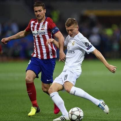 FUSSBALL CHAMPIONS LEAGUE FINALE SAISON 2015 2016 Real Madrid - Atletico Madrid 28.05.2016 Gabi (li, Atletico Madrid) gegen Toni Kroos (re, Real Madrid) 