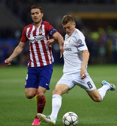 FUSSBALL CHAMPIONS LEAGUE FINALE SAISON 2015 2016 Real Madrid - Atletico Madrid 28.05.2016 Gabi (li, Atletico Madrid) gegen Toni Kroos (re, Real Madrid) 