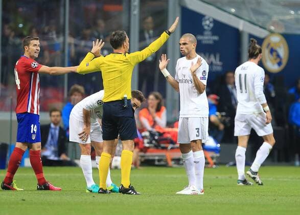 Referee Mark Clattenburg instructs Pepe of Real Madrid during the UEFA Champions League Final match at the Giuseppe Meazza Stadium, Milan, Italy. Photo credit should read: David Klein Sportimage EDITORIAL USE ONLY. No use with unauthorised audio, video, data, fixture lists, club league logos or live services. Online in-match use limited to 120 images, no video emulation. No use in betting, games or single club league player publications.