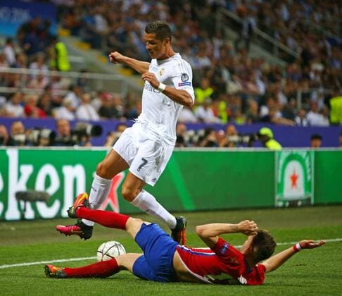 28.05.2016, Fussball Champions-League Finale 2016, Real Madrid - Atletico Madrid, im Guiseppe Meazza Stadion in Mailand (Italien). v.li: Christiano Ronaldo (Real Madrid) gegen Saul Niguez (Atletico Madrid). 