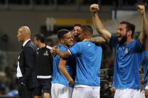 Real Madrid s players celebrate Sergio Ramos 1-0 goal before Atletico de Madrid during their UEFA Champions League final match at San Siro stadium in Milan, Italy, 28 May 2016. REAL MADRID VS ATLETICO DE MADRID !ACHTUNG: NUR REDAKTIONELLE NUTZUNG!  MIL039 20160528-636000677324133950