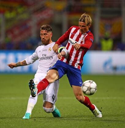 28.05.2016, Fussball Champions-League Finale 2016, Real Madrid - Atletico Madrid, im Guiseppe Meazza Stadion in Mailand (Italien). v.li: Sergio Ramos (Real Madrid) gegen Fernando Torres (Atletico Madrid). 