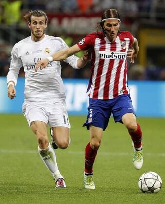 Atletico de Madrid s Portuguese defense Filipe Luis (R) fights for the ball with Real Madrid s Welsh defense Gareth Bale during their UEFA Champions League final match at San Siro stadium in Milan, Italy, 28 May 2016. REAL MADRID VS ATLETICO DE MADRID !ACHTUNG: NUR REDAKTIONELLE NUTZUNG!  MIL049 20160528-636000684659103950