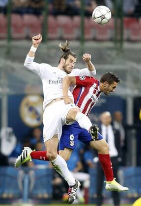 Real Madrid s Garet Bale (l) and Atletico de Madrid s Koke Resurrecccion during UEFA Champions League 2015 2016 Final match.May 28,2016.  (2016052810)