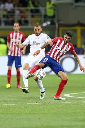 Karim Benzema ( Real Madrid ) Augusto Ferandez ( Atletico Madrid ), Real Madrid vs. Atletico Madrid, Fussball, Champions League Finale, 28.05.2016, Mailand Copyright: Langerx xEibner-Pressefoto EP_HLR