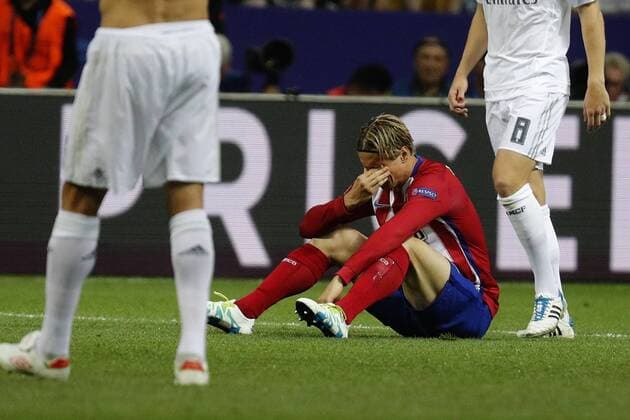 Atletico de Madrid s striker Fernando Torres on the floor during their UEFA Champions League final match at San Siro stadium in Milan, Italy, 28 May 2016. REAL MADRID VS ATLETICO DE MADRID !ACHTUNG: NUR REDAKTIONELLE NUTZUNG!  MIL061 20160528-636000692129943950