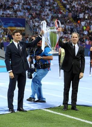 28.05.2016. Milan, Italy. UEFA Champions League Final between Real Madrid and Atletico de Madrid at the San Siro stadium in Milan, Italy. Former players Zavier Zanetti and Franco Baresi hold the Champions League trophy before the match xPaoloxNuccix  ActionPlus11742768