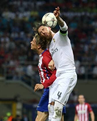 28.05.2016. Milan, Italy. UEFA Champions League Final between Real Madrid and Atletico de Madrid at the San Siro stadium in Milan, Italy. Fernando Torres and Sergio Ramos jump for the header xPaoloxNuccix  ActionPlus11742780