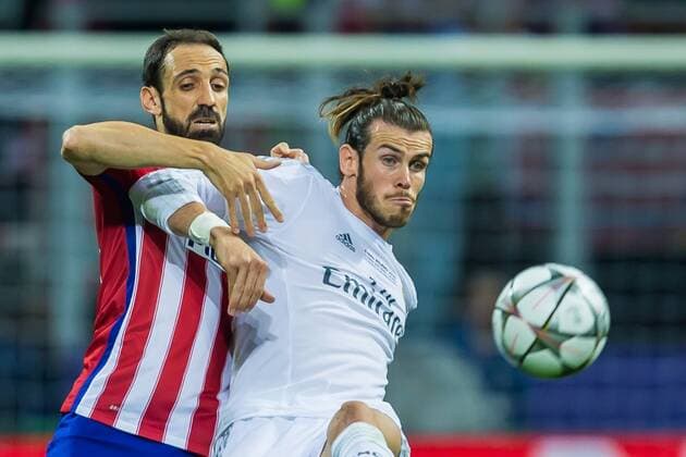 Samstag 28.05.2016, Champions League - Finale in Mailand, Saison 2015 2016, Atletico Madrid - Real Madrid, Juanfran (Atletico Madrid 20) gegen Gareth Bale (Real Madrid 11) DeFodi507