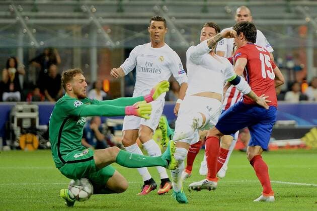 28.05.2016, Stadio Giuseppe Meazza, Mailand, ITA, FA CL, Real Madrid vs Atletico Madrid, Finale, im Bild Sergio Ramos of Real Madrid scores their first goal to make it Real Madrid 1 Atletico Madrid 0 Sergio Ramos of Real Madrid scores their first goal to make it Real Madrid 1 Atletico Madrid 0 during the Final Match of the FA Championsleague between Real Madrid and Atletico Madrid at the Stadio Giuseppe Meazza in Mailand, Italy on 2016 05 28. Mailand  EP_fil  