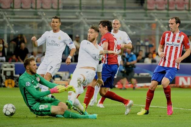 28.05.2016, Stadio Giuseppe Meazza, Mailand, ITA, FA CL, Real Madrid vs Atletico Madrid, Finale, im Bild Sergio Ramos of Real Madrid scores their first goal to make it Real Madrid 1 Atletico Madrid 0 Sergio Ramos of Real Madrid scores their first goal to make it Real Madrid 1 Atletico Madrid 0 during the Final Match of the FA Championsleague between Real Madrid and Atletico Madrid at the Stadio Giuseppe Meazza in Mailand, Italy on 2016 05 28. Mailand  EP_fil  