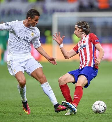 FUSSBALL CHAMPIONS LEAGUE FINALE SAISON 2015 2016 Real Madrid - Atletico Madrid 28.05.2016 Cristiano Ronaldo (li, Real Madrid) gegen Filipe Luis (re, Atletico Madrid) 