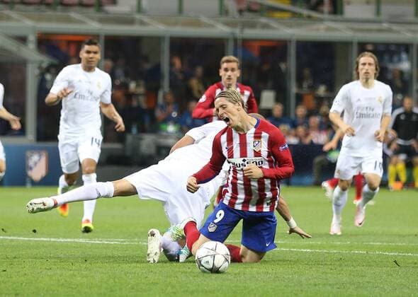 Fernando Torres of Atletico Madrid is brought down for a penalty by Pepe of Real Madrid during the UEFA Champions League Final match at the Giuseppe Meazza Stadium, Milan, Italy. Photo credit should read: David Klein Sportimage EDITORIAL USE ONLY. No use with unauthorised audio, video, data, fixture lists, club league logos or live services. Online in-match use limited to 120 images, no video emulation. No use in betting, games or single club league player publications.