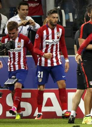 Atletico de Madrid s Belgian midfielder Yannick Ferreira-Carrasco (C) celebrtes his 1-1 goal before Real Madrid during the UEFA Champions League final match at San Siro stadium in Milan, Italy, 28 May 2016. REAL MADRID VS ATLETICO DE MADRID !ACHTUNG: NUR REDAKTIONELLE NUTZUNG!  MIL123 20160528-636000727255597400
