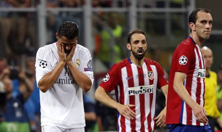 Real Madrid s Portuguese striker Cristiano Ronaldo (L) reacts during the UEFA Champions League final match at San Siro stadium in Milan, Italy, 28 May 2016. REAL MADRID VS ATLETICO DE MADRID !ACHTUNG: NUR REDAKTIONELLE NUTZUNG!  MIL134 20160528-636000732905797896