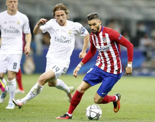 Real Madrid s Luka Modric (l) and Atletico de Madrid s Yannick Ferreira Carrasco during UEFA Champions League 2015 2016 Final match.May 28,2016.  (2016052821)