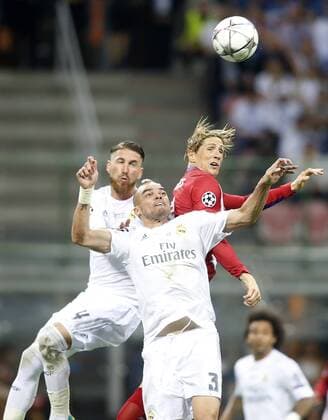 Real Madrid s Sergio Ramos (l) and Pepe (c) and Atletico de Madrid s Fernando Torres during UEFA Champions League 2015 2016 Final match.May 28,2016.  (2016052822)