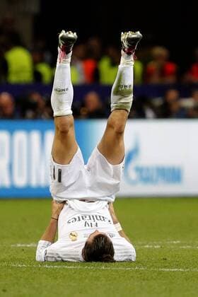 Real Madrid s Welsh striker Garteh Bale gets a stretch during the UEFA Champions League final match at San Siro stadium in Milan, Italy, 28 May 2016. REAL MADRID VS ATLETICO DE MADRID !ACHTUNG: NUR REDAKTIONELLE NUTZUNG!  MIL158 20160528-636000754914692321