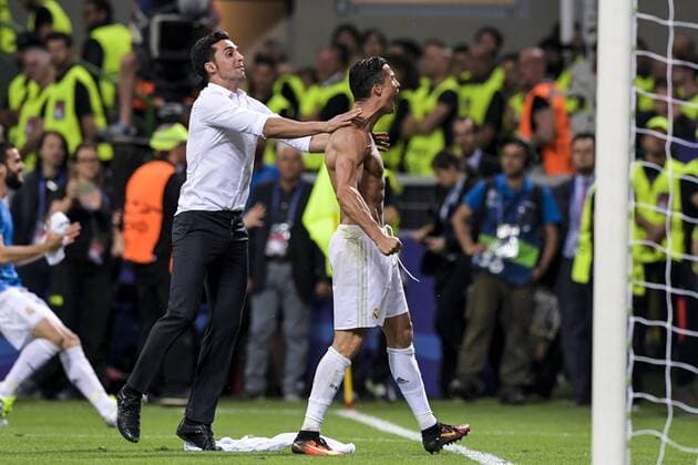160528 Real Madrids Cristiano Ronaldo jublar efter att han satt sin straff och avgjort finalen i Champions League mellan Real Madrid och Atletico Madrid den 28 maj 2016 i Milano.  Copyright: JOELxMARKLUND BB160528JM071