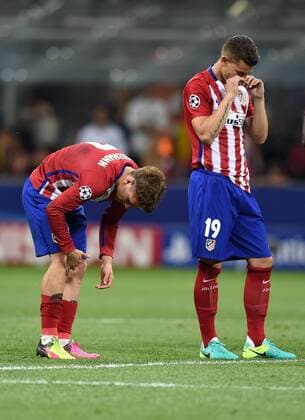 FUSSBALL CHAMPIONS LEAGUE FINALE SAISON 2015 2016 Real Madrid - Atletico Madrid 28.05.2016 Antoine Griezmann (li) und Lucas Hernandez (re, beide Atletico Madrid) 