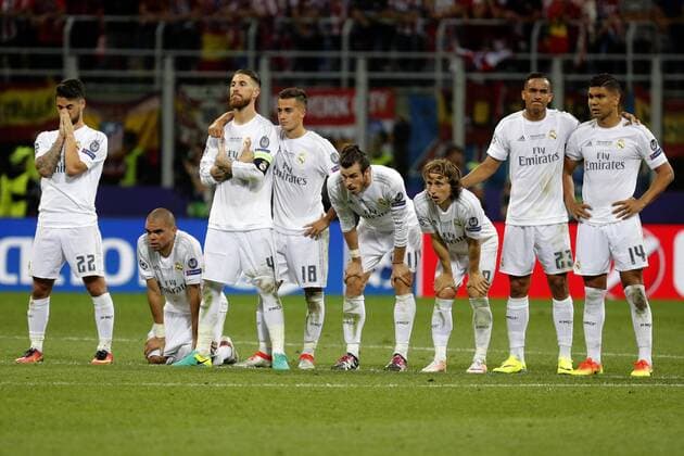 Real Madrid s players during the penalties at the UEFA Champions League final match at San Siro stadium in Milan, Italy, 28 May 2016. REAL MADRID VS ATLETICO DE MADRID !ACHTUNG: NUR REDAKTIONELLE NUTZUNG!  MIL160 20160528-636000756264248321