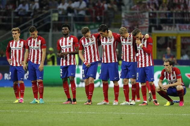 Atletico de Madrid s players during the penalties at the UEFA Champions League final match at San Siro stadium in Milan, Italy, 28 May 2016. REAL MADRID VS ATLETICO DE MADRID !ACHTUNG: NUR REDAKTIONELLE NUTZUNG!  MIL161 20160528-636000756350360321