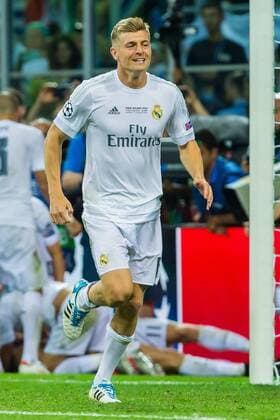 Fußball, Real Madrid gewinnt Champions League Finale in Mailand Samstag 28.04.2016, Champions League - Finale in Mailand, Saison 2015 2016, Atletico Madrid - Real Madrid, schlussjubel Madrid mit Toni Kroos (Real Madrid 8) DeFodi507