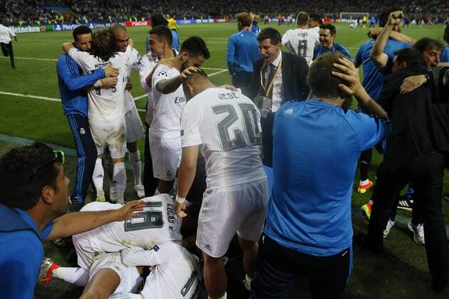 Fußball, Real Madrid gewinnt Champions League Finale in Mailand Real Madrid s players celebrate the title after the UEFA Champions League final match at San Siro stadium in Milan, Italy, 28 May 2016. REAL MADRID VS ATLETICO DE MADRID !ACHTUNG: NUR REDAKTIONELLE NUTZUNG!  MIL163 20160528-636000763077860321