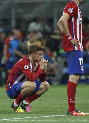 Atletico de Madrid s French striker Antoine Griezmann reacts after being defeated by Real Madrid during the UEFA Champions League final match at San Siro stadium in Milan, Italy, 28 May 2016. REAL MADRID VS ATLETICO DE MADRID !ACHTUNG: NUR REDAKTIONELLE NUTZUNG!  MIL168 20160529-636000769301199749