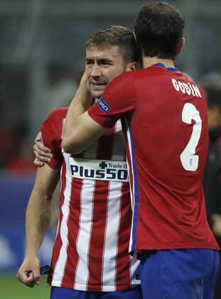 Atletico de Madrid s players Gabi Fernandez (L) and Diego Godin react after being defeated by Real Madrid during the UEFA Champions League final match at San Siro stadium in Milan, Italy, 28 May 2016. REAL MADRID VS ATLETICO DE MADRID !ACHTUNG: NUR REDAKTIONELLE NUTZUNG!  MIL169 20160529-636000769932679653