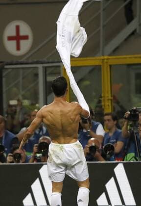 Fußball, Real Madrid gewinnt Champions League Finale in Mailand Real Madrid s Portuguese striker Cristiano Ronaldo celebrates the victory of his team before Atletico de Madrid during the UEFA Champions League final match at San Siro stadium in Milan, Italy, 28 May 2016. REAL MADRID VS ATLETICO DE MADRID !ACHTUNG: NUR REDAKTIONELLE NUTZUNG!  MIL172 20160529-636000771240878881