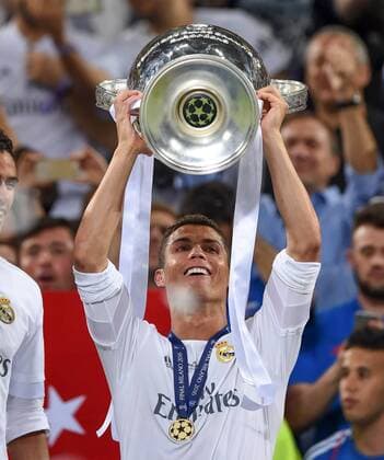 Bilder des Tages - SPORT Fußball, Real Madrid gewinnt Champions League Finale in Mailand FUSSBALL CHAMPIONS LEAGUE FINALE SAISON 2015 2016 Real Madrid - Atletico Madrid 28.05.2016 Cristiano Ronaldo (Real Madrid) jubelt mit dem Pokal 