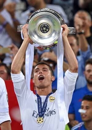 Fußball, Real Madrid gewinnt Champions League Finale in Mailand FUSSBALL CHAMPIONS LEAGUE FINALE SAISON 2015 2016 Real Madrid - Atletico Madrid 28.05.2016 Cristiano Ronaldo (Real Madrid) jubelt mit dem Pokal 