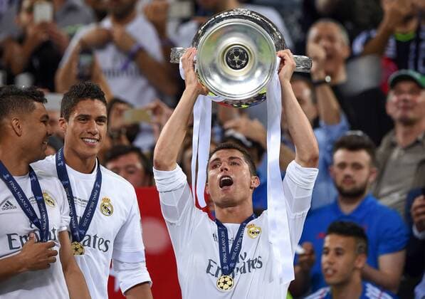 Fußball, Real Madrid gewinnt Champions League Finale in Mailand FUSSBALL CHAMPIONS LEAGUE FINALE SAISON 2015 2016 Real Madrid - Atletico Madrid 28.05.2016 Cristiano Ronaldo (Real Madrid) jubelt mit dem Pokal 