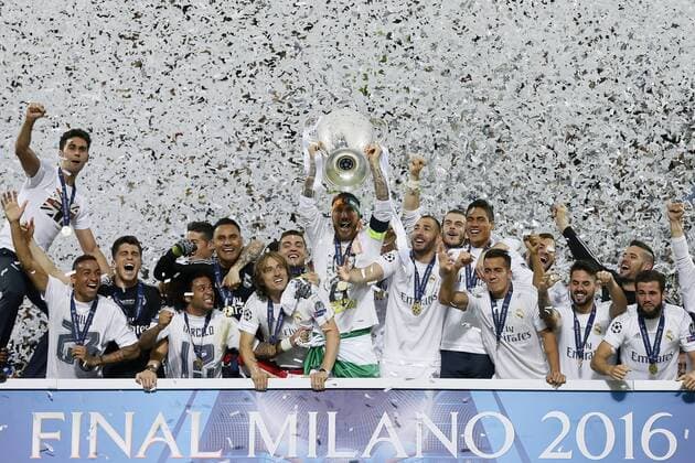 Fußball, Real Madrid gewinnt Champions League Finale in Mailand Real Madrid s players celebrate the title after the UEFA Champions League final match at San Siro stadium in Milan, Italy, 28 May 2016. REAL MADRID VS ATLETICO DE MADRID !ACHTUNG: NUR REDAKTIONELLE NUTZUNG!  MIL179 20160529-636000776021650473