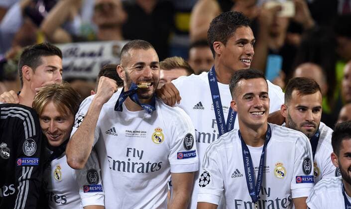 Fußball, Real Madrid gewinnt Champions League Finale in Mailand FUSSBALL CHAMPIONS LEAGUE FINALE SAISON 2015 2016 Real Madrid - Atletico Madrid 28.05.2016 Karim Benzema (Real Madrid) jubelt auf dem Podium 