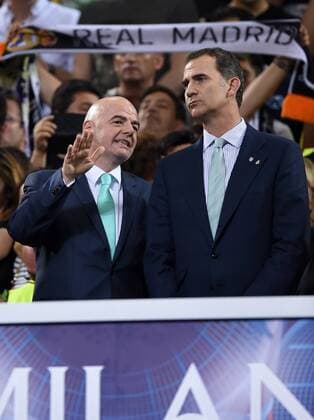 FUSSBALL CHAMPIONS LEAGUE FINALE SAISON 2015 2016 Real Madrid - Atletico Madrid 28.05.2016 Gianni Infantino (li) und Felipe VI auf dem Podium 