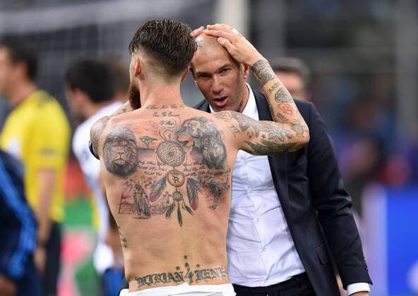 Fußball, Real Madrid gewinnt Champions League Finale in Mailand FUSSBALL CHAMPIONS LEAGUE FINALE SAISON 2015 2016 Real Madrid - Atletico Madrid 28.05.2016 Sergio Ramos (li) und Trainer Zinedine Zidane (re, beide Real Madrid) jubeln nach dem Spiel 