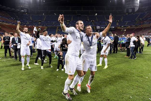 Fußball, Real Madrid gewinnt Champions League Finale in Mailand 160528 Real Madrids Gareth Bale och Lucas Vazquez jublar efter att Real Madrid vunnit finalen i Champions League mellan Real Madrid och Atletico Madrid den 28 maj 2016 i Milano.  Copyright: JOELxMARKLUND BB160528JM078