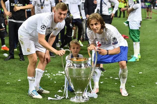 Fußball, Real Madrid gewinnt Champions League Finale in Mailand Toni Kroos e Luka Modric Real. Celebration with the cup. Milano 28-05-2016 Stadio San Siro Real Madrid - Atletico Football Champions League Final . andreaxstaccioli