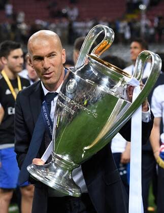 FUSSBALL CHAMPIONS LEAGUE FINALE SAISON 2015 2016 Real Madrid - Atletico Madrid 28.05.2016 Trainer Zinedine Zidane (Real Madrid) mit dem Pokal 