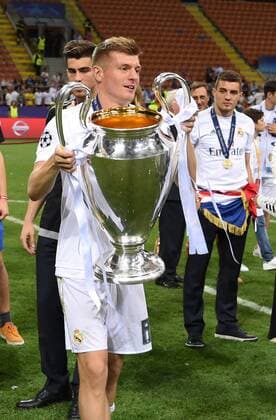 FUSSBALL CHAMPIONS LEAGUE FINALE SAISON 2015 2016 Real Madrid - Atletico Madrid 28.05.2016 Toni Kroos (Real Madrid) jubelt mit dem Pokal 