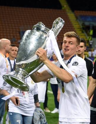 FUSSBALL CHAMPIONS LEAGUE FINALE SAISON 2015 2016 Real Madrid - Atletico Madrid 28.05.2016 Toni Kroos (Real Madrid) jubelt mit dem Pokal 