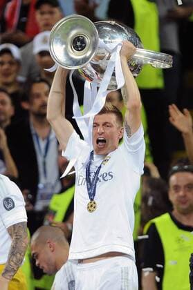 Toni KROOS (Real Madrid) mit dem Pokal,Cup,Trophaee,Jubel,Freude,Begeisterung,Siegerehrung, Fussball Champions League Finale 2016 Real Madrid-Atletico Madrid 5-3 i.E. Saison2015 16, am 28.05.2016,Stadio San Siro Mailand.