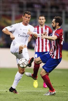 160528 Real Madrids Cristiano Ronaldo och Atletico Madrids Juanfran under finalen i Champions League mellan Real Madrid och Atletico Madrid den 28 maj 2016 i Milano.  Copyright: JOELxMARKLUND BB160528JM104