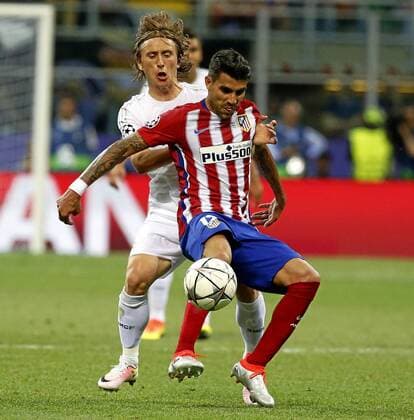 Champions League final between Real Madrid and Atletico at San Siro. In this picture, Modric and Augusto. xRAFAxCASALx 